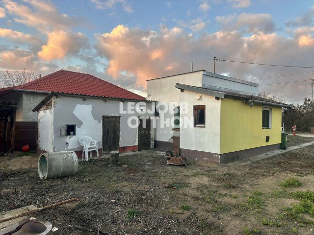 Eladó családi ház, Cegléden 20 M Ft, 1 szobás