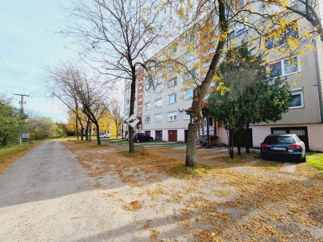Eladó panellakás, Békésen 12.9 M Ft, 2 szobás
