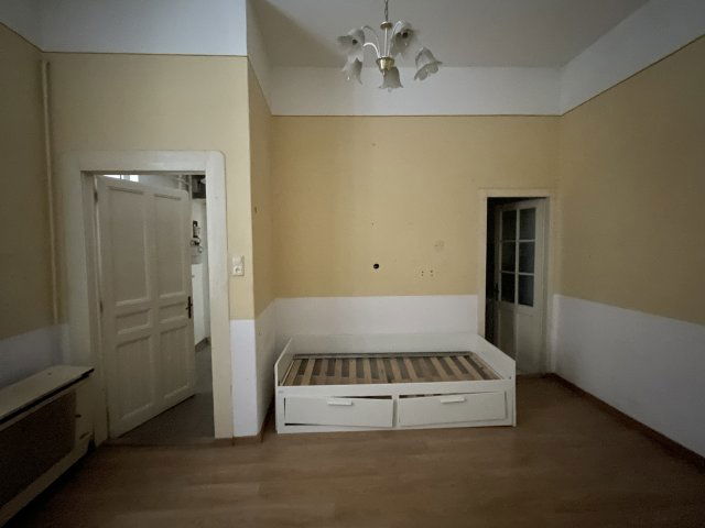 Eladó téglalakás, Budapesten, VI. kerületben 49.9 M Ft, 1 szobás