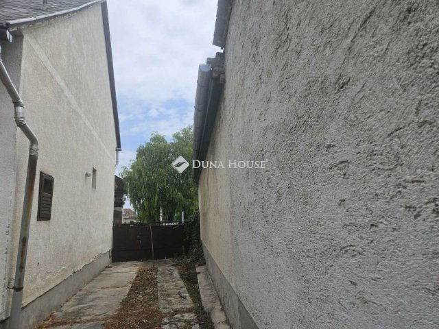 Eladó családi ház, Bicskén, Prohászka Ottokár utcában 68 M Ft