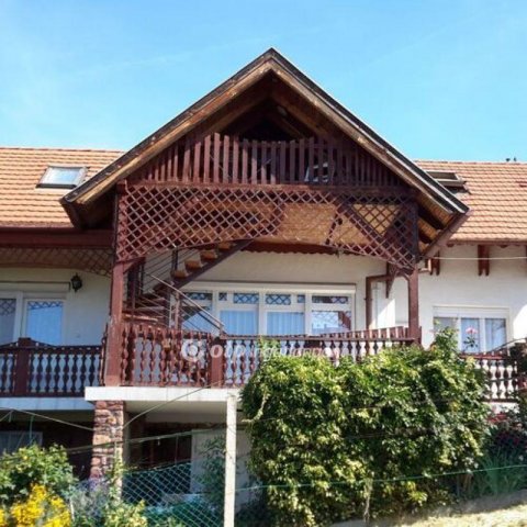 Eladó családi ház, Badacsonytomajon 149.99 M Ft, 5+2 szobás