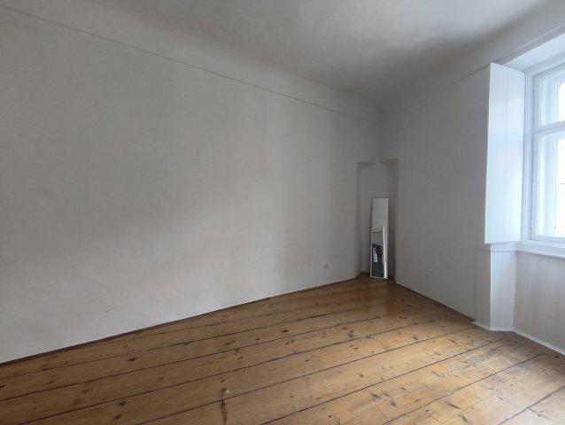Eladó téglalakás, Sopronban 42 M Ft, 2 szobás