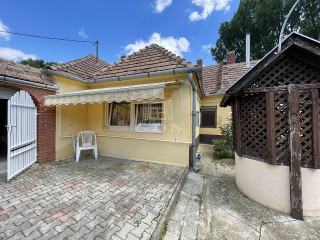 Eladó családi ház, Hosszúperesztegen 32 M Ft, 3 szobás
