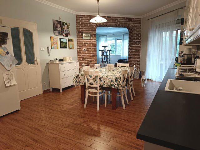 Eladó családi ház, Gödöllőn 290 M Ft, 8 szobás