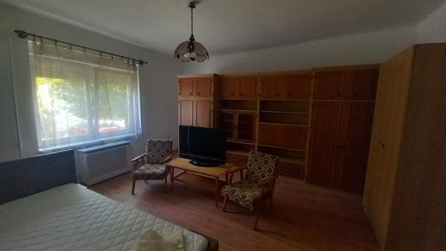 Eladó családi ház, Pápán 48 M Ft, 3 szobás