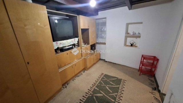 Eladó családi ház, Pilisen 15.5 M Ft, 2 szobás