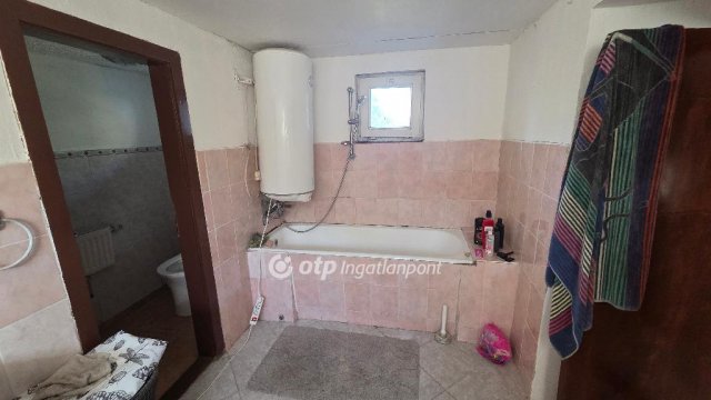 Eladó családi ház, Daruszentmiklóson 11.9 M Ft, 2 szobás