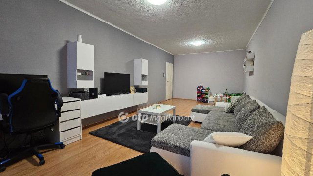 Eladó téglalakás, Egerben 48.5 M Ft, 2 szobás