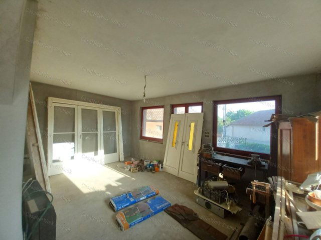 Eladó családi ház, Abonyban 56 M Ft, 5 szobás