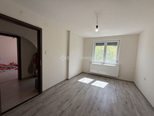 Eladó családi ház, Abádszalókban 59.2 M Ft, 5 szobás