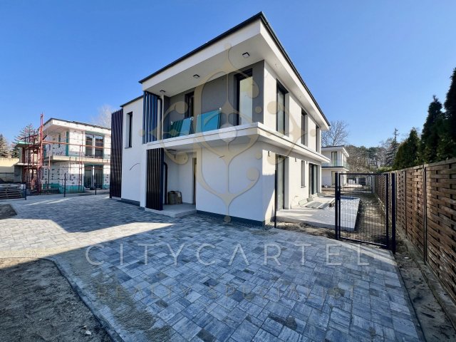 Eladó téglalakás, Siófokon 209 M Ft, 5 szobás