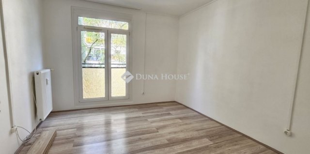 Eladó panellakás, Pécsett 44.99 M Ft, 2 szobás