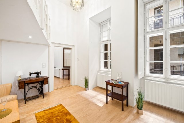 Eladó téglalakás, Budapesten, V. kerületben, Belgrád rakparton