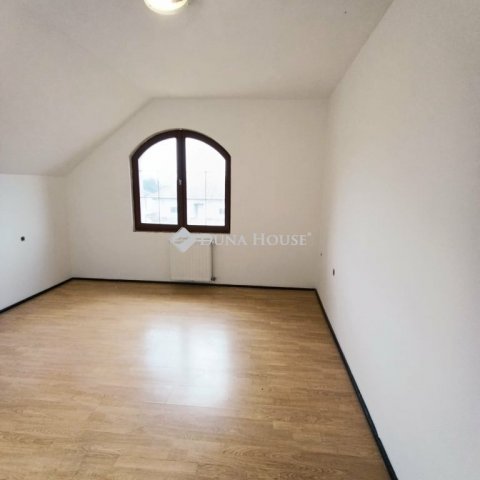 Eladó családi ház, Sándorfalván 110 M Ft, 4 szobás