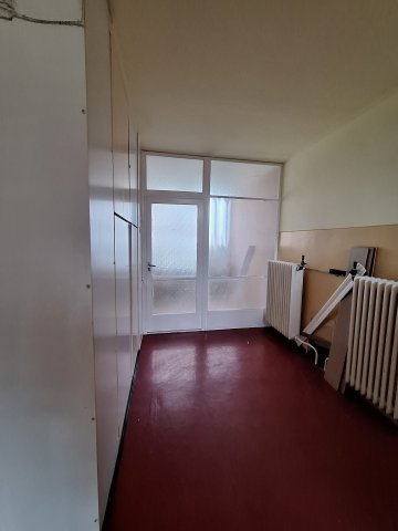 Eladó panellakás, Szolnokon 29.8 M Ft, 2 szobás