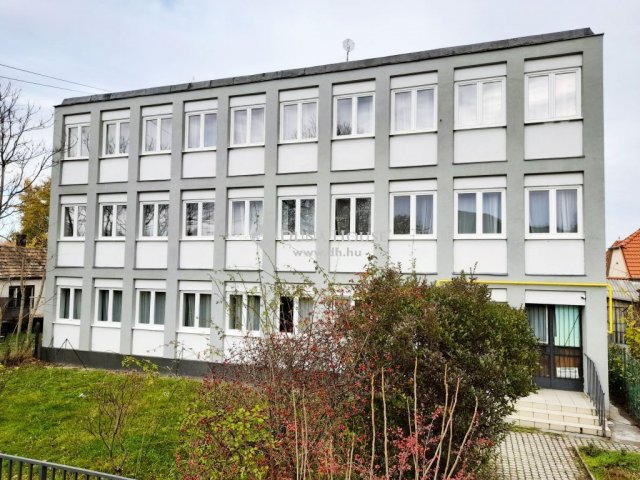 Eladó ipari ingatlan, Tatán 350 M Ft / költözzbe.hu