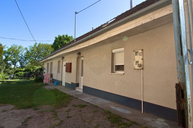 Eladó családi ház, Lábatlanon 13.99 M Ft, 1 szobás