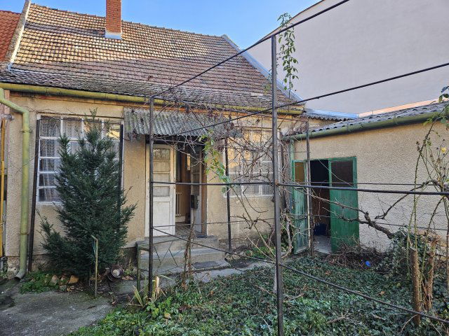 Eladó téglalakás, Pápán 30.9 M Ft, 2 szobás