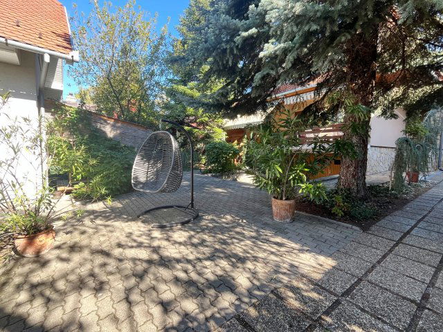 Eladó családi ház, Vonyarcvashegyen 259 M Ft, 6+2 szobás