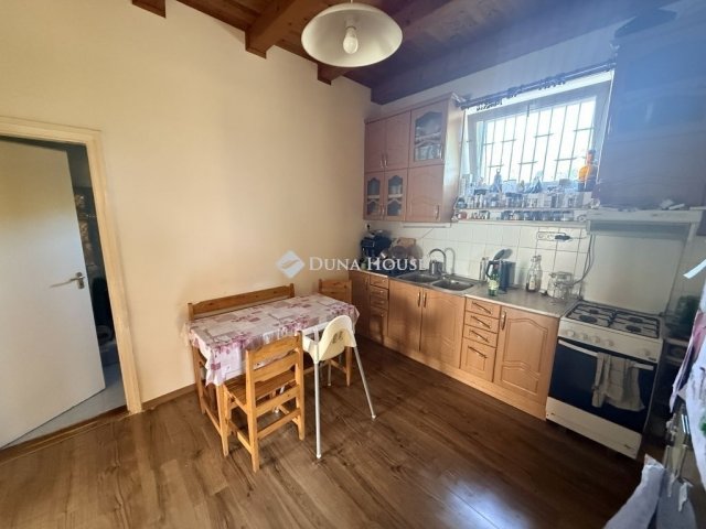 Eladó családi ház, Pécsett 59 M Ft, 2 szobás