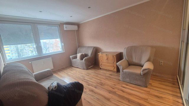 Eladó téglalakás, Oroszlányban 38.5 M Ft, 2 szobás