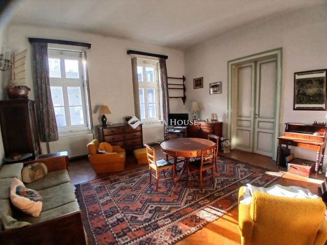 Eladó téglalakás, Budapesten, I. kerületben, Halász utcában