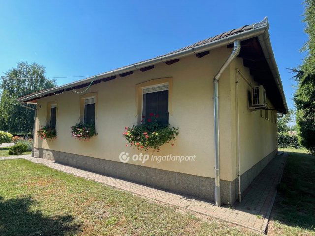 Eladó családi ház, Besnyőn 81.9 M Ft, 3+1 szobás