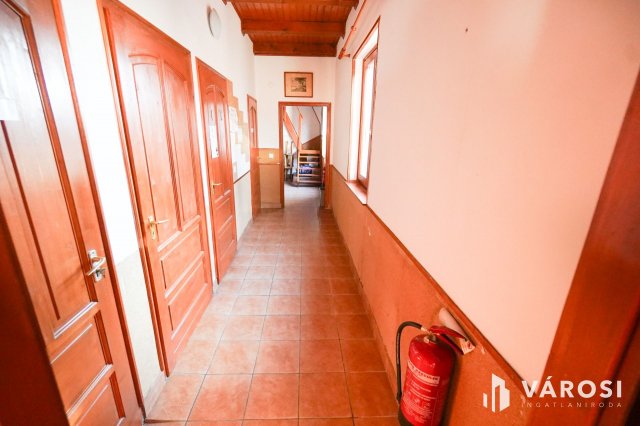 Eladó hotel, Komáromban 69 M Ft, 7 szobás / költözzbe.hu