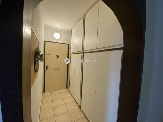 Eladó panellakás, Szegeden 49 M Ft, 3 szobás