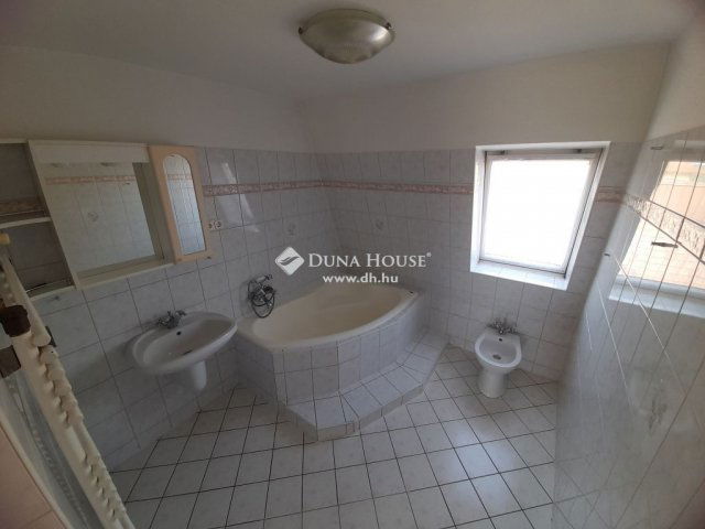 Eladó családi ház, Veresegyházon 220 M Ft, 6 szobás