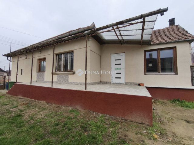 Eladó családi ház, Tóalmáson 34.9 M Ft, 4 szobás