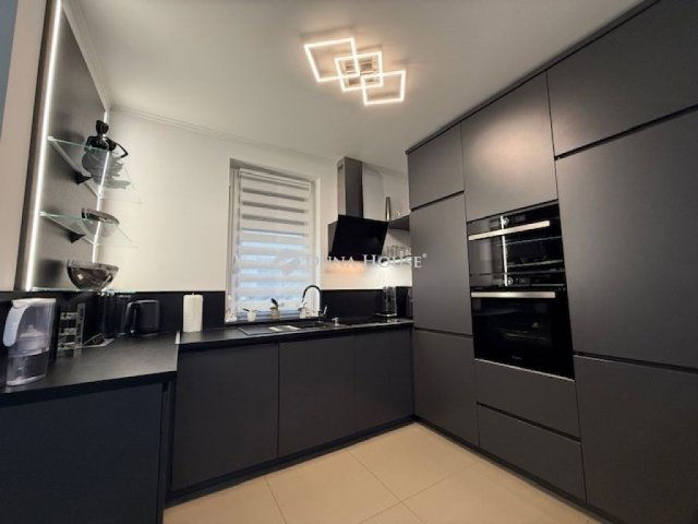 Eladó családi ház, Vecsésen 147 M Ft, 4 szobás