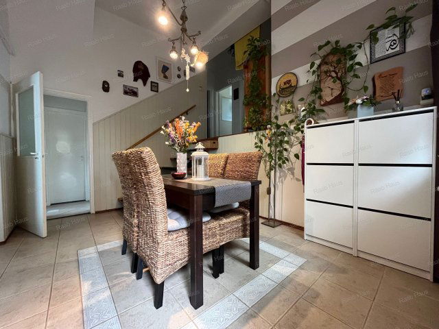 Eladó családi ház, Győrött 99.9 M Ft, 4+2 szobás