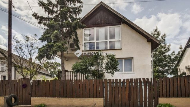 Eladó családi ház, Fóton 129.9 M Ft, 7 szobás