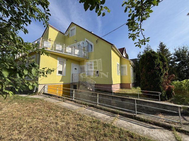 Eladó családi ház, Bábolnán 85 M Ft, 6+2 szobás