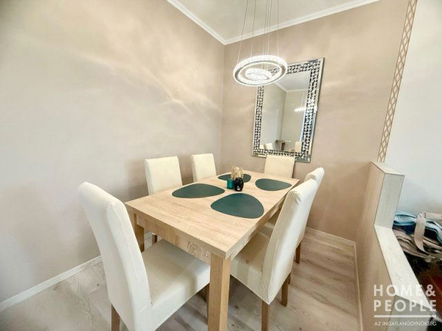 Eladó téglalakás, Szegeden 50.5 M Ft, 2 szobás