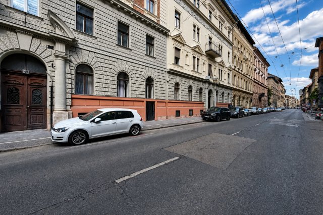 Eladó családi ház, Budapesten, VI. kerületben 73.9 M Ft