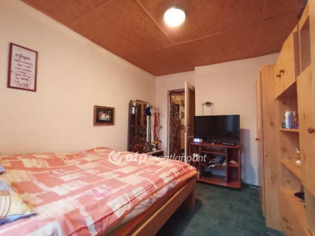 Eladó családi ház, Taron 18 M Ft, 4 szobás