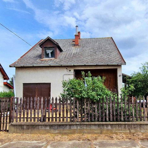Eladó családi ház, Cserkeszőlőn 35 M Ft, 4 szobás