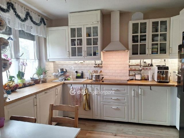 Eladó családi ház, Budapesten, IV. kerületben 119.9 M Ft