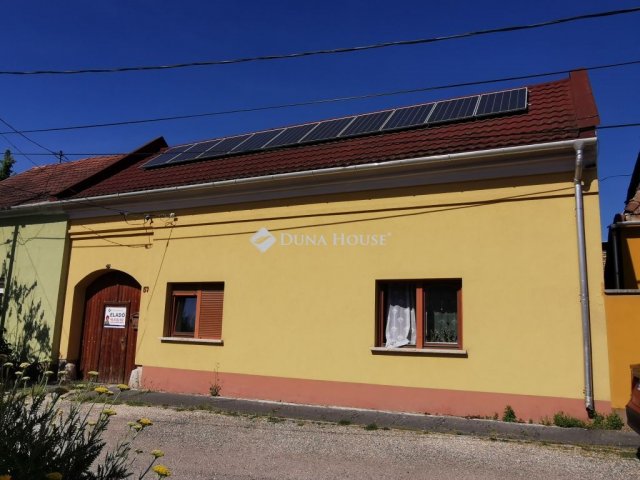 Eladó családi ház, Tatán, Újvilág utcában 73.9 M Ft, 2 szobás