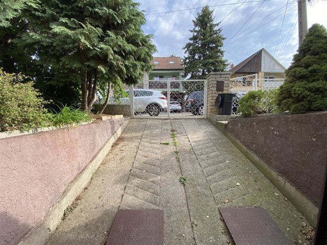 Eladó ikerház, Budapesten, XVI. kerületben 0.15 M Ft, 5 szobás