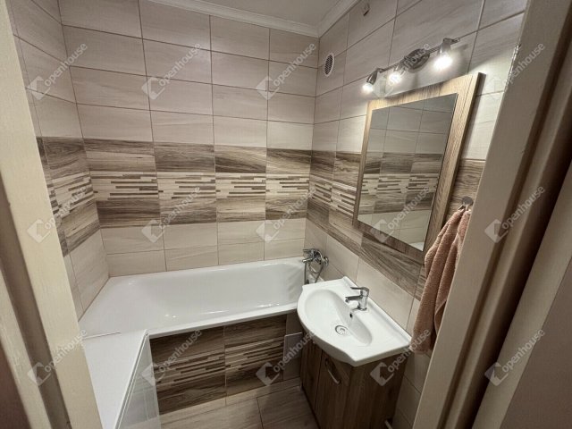 Eladó panellakás, Miskolcon 38.4 M Ft, 2 szobás
