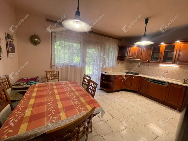 Eladó családi ház, Vértessomlón 85 M Ft, 5 szobás