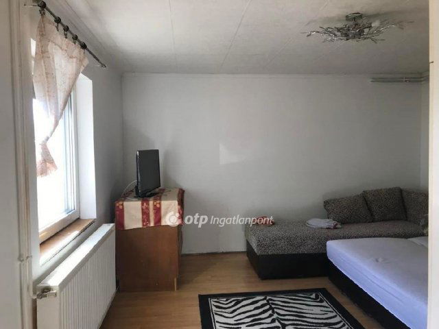 Eladó családi ház, Pilisen 34.9 M Ft, 2 szobás