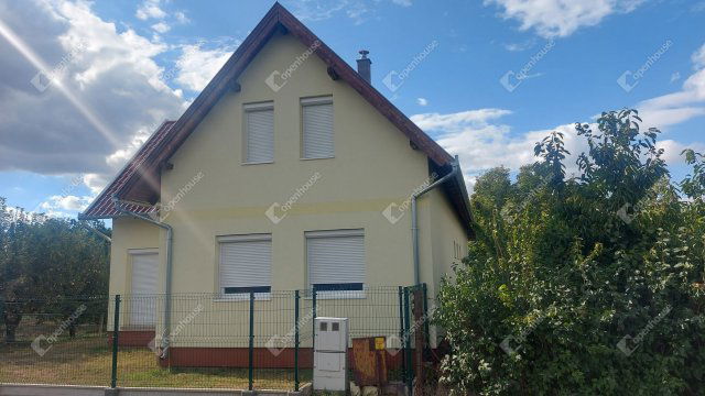 Eladó családi ház, Dobozon 47.2 M Ft, 4 szobás