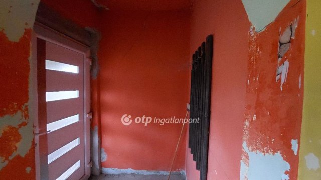 Eladó családi ház, Tiszatenyőn 18 M Ft, 2 szobás