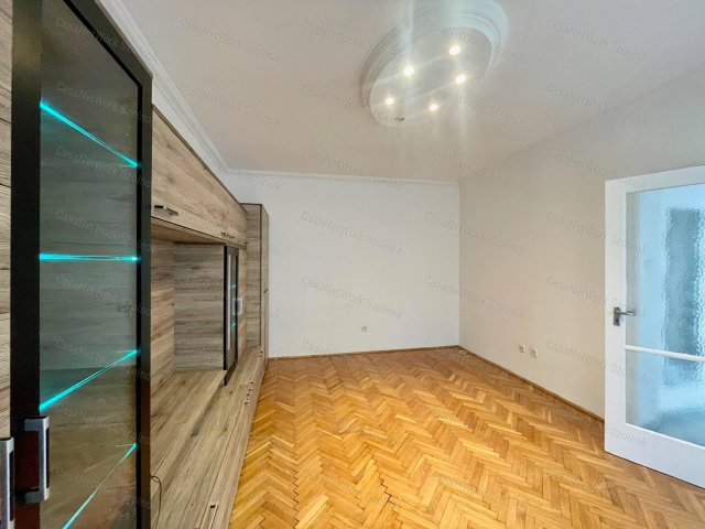 Kiadó téglalakás, albérlet, Szolnokon 100 E Ft / hó, 1 szobás