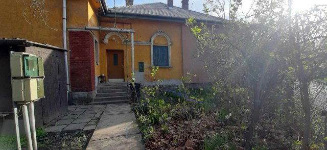 Eladó ikerház, Tatabányán 41.5 M Ft, 1 szobás