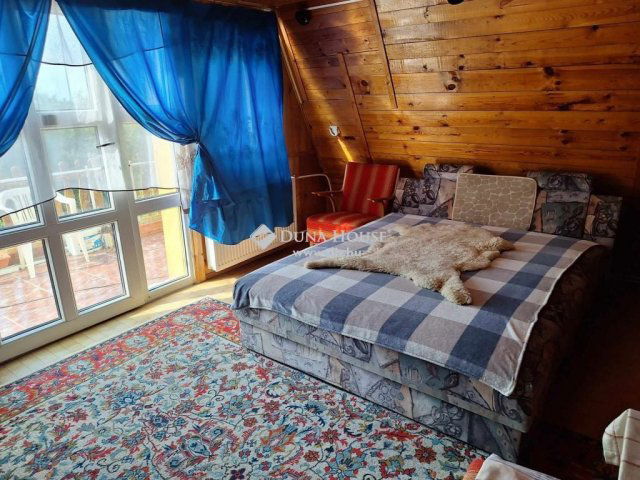 Eladó nyaraló, Neszmélyen 25 M Ft, 3 szobás